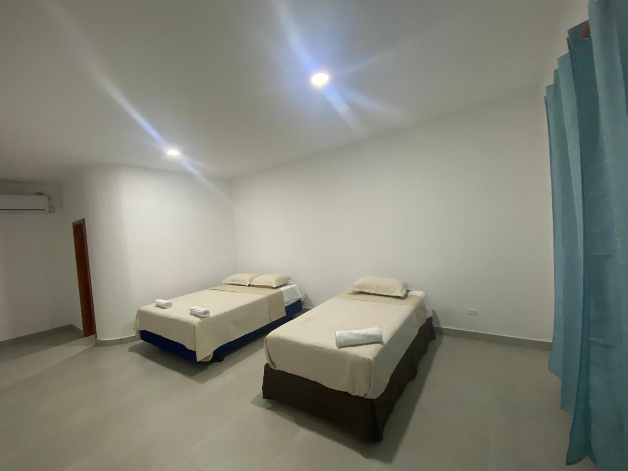 Penguin House Hotel Puerto Villamil Luaran gambar