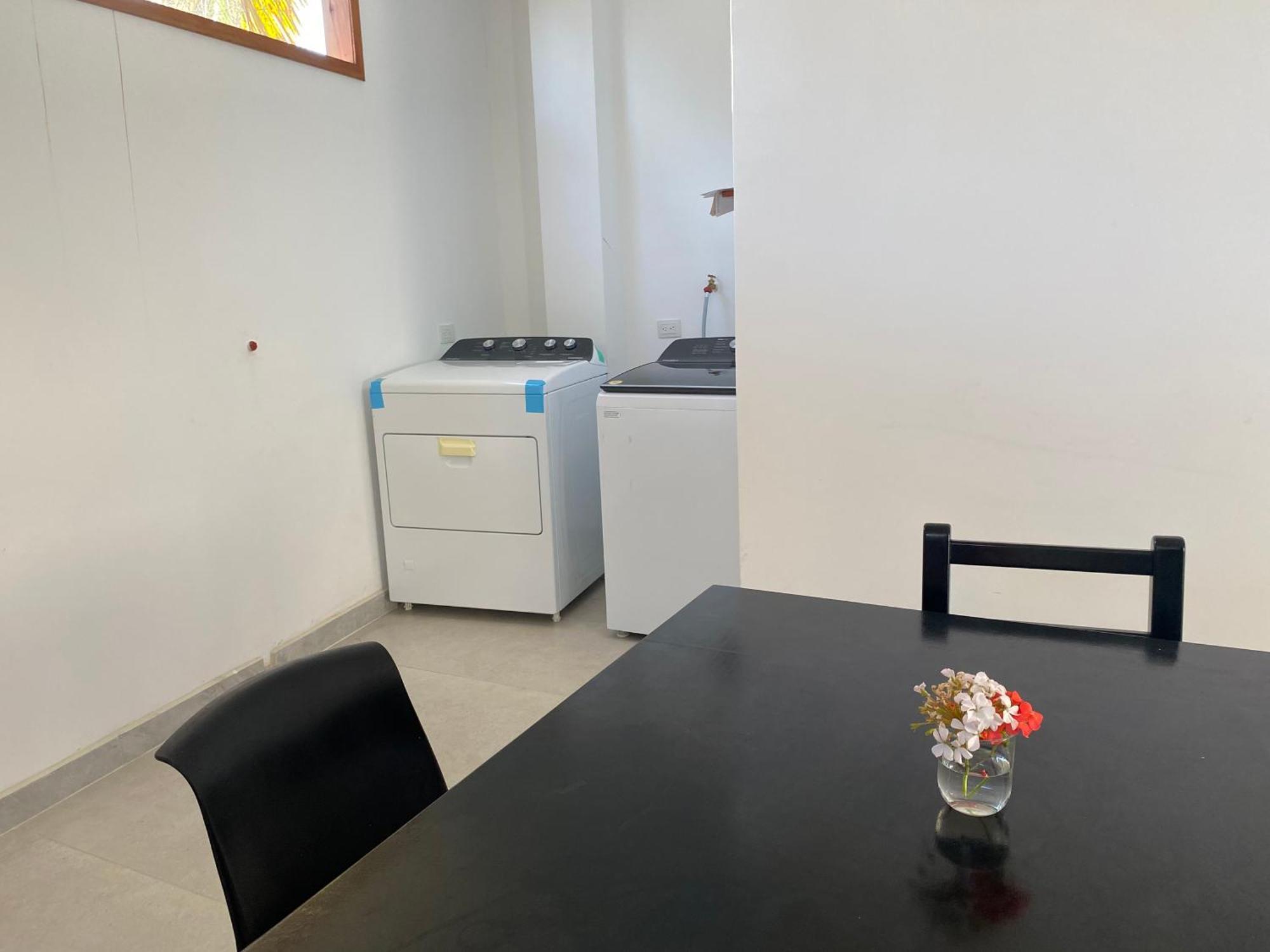 Penguin House Hotel Puerto Villamil Luaran gambar
