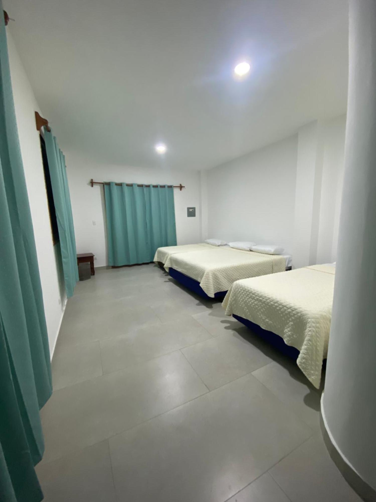 Penguin House Hotel Puerto Villamil Luaran gambar