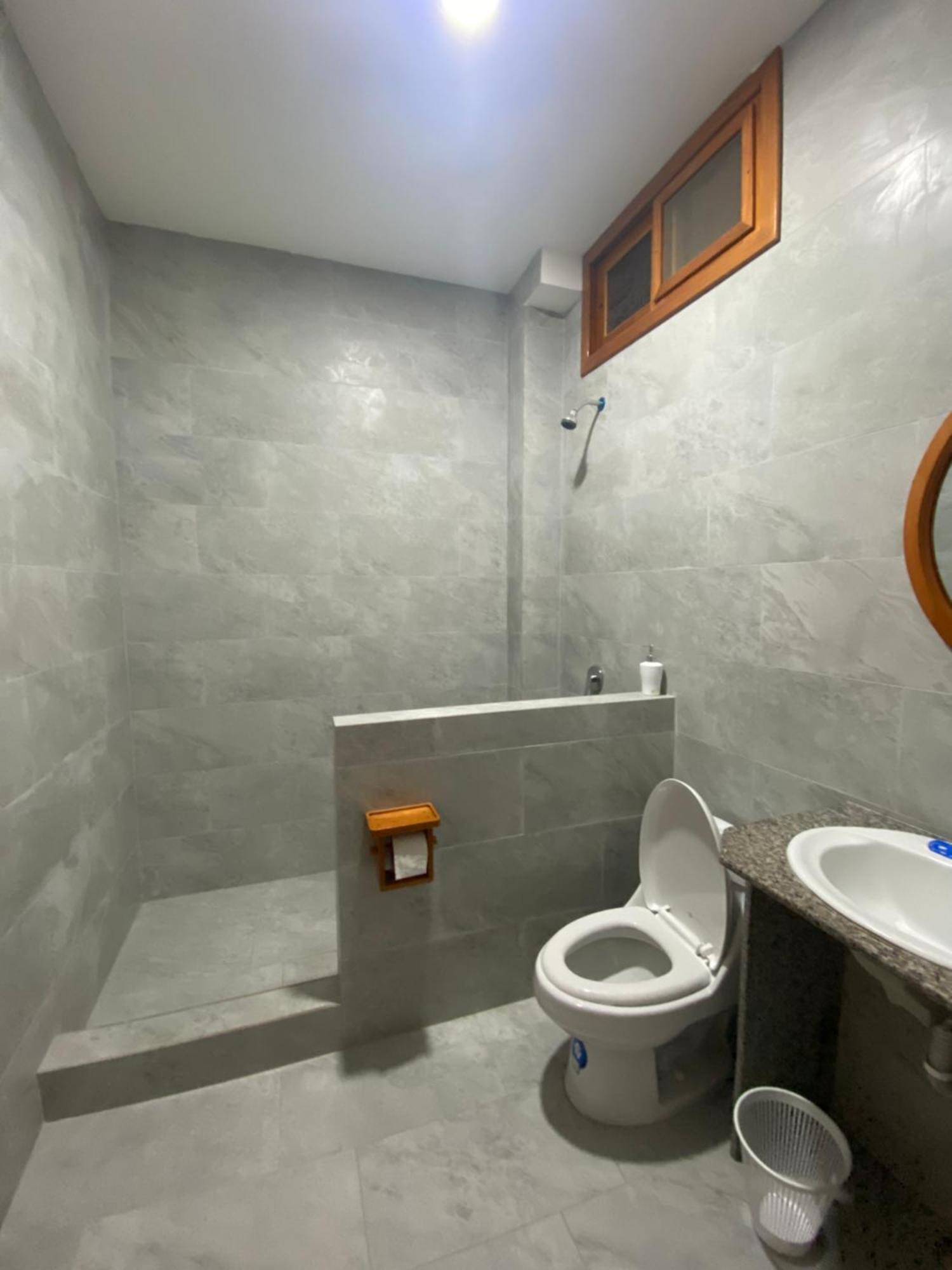 Penguin House Hotel Puerto Villamil Luaran gambar