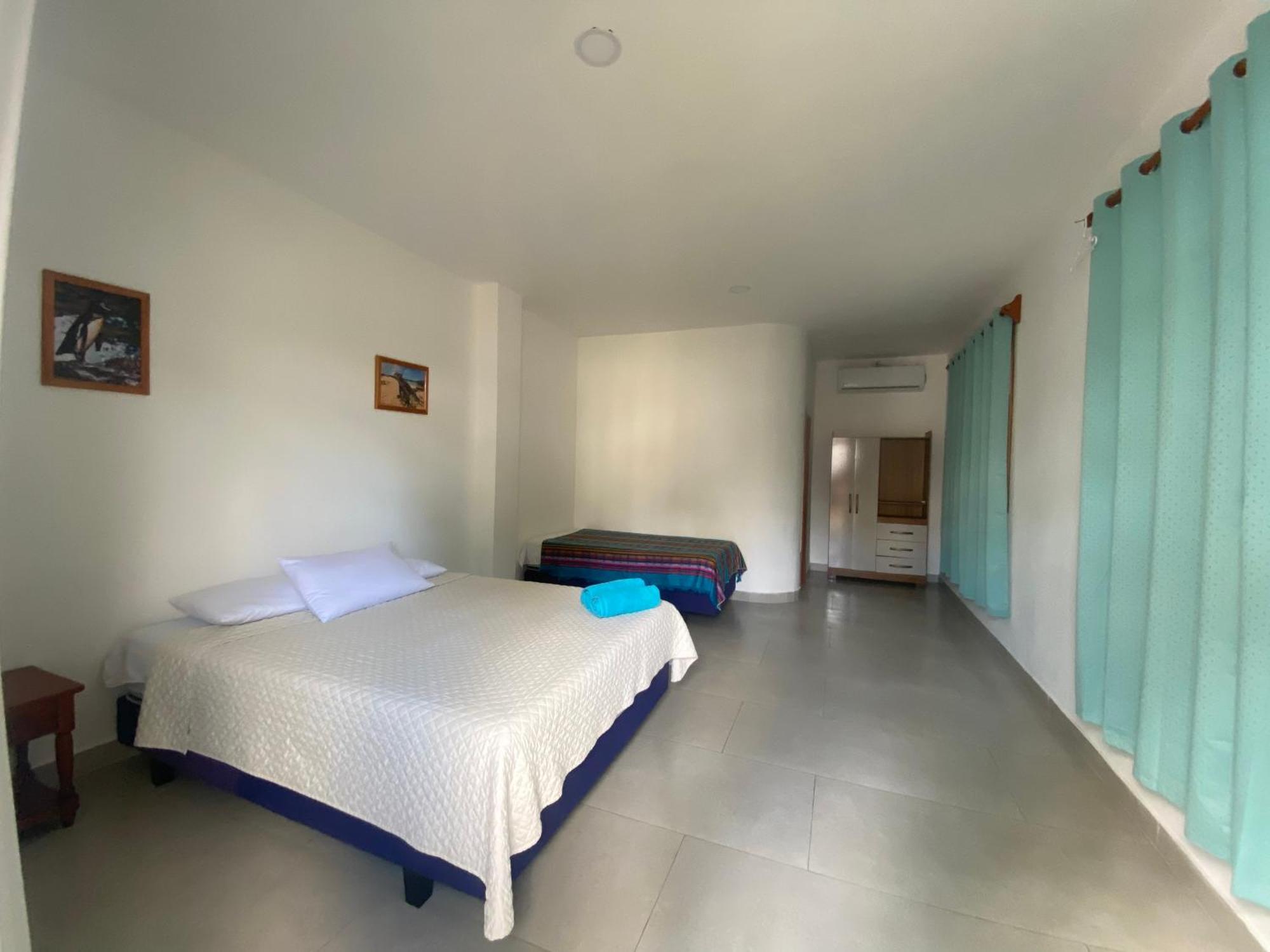 Penguin House Hotel Puerto Villamil Luaran gambar
